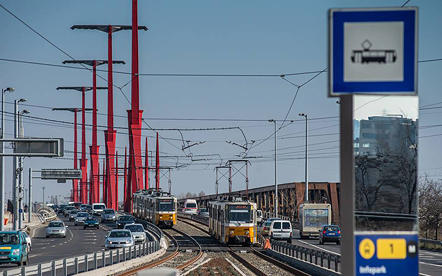 The temporary terminal station of tram line 1 at the crossing of Fehérvári út - Etele út