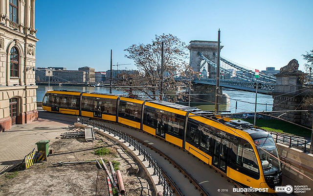 The reconstruction of the Buda side bridge-head of Lánchíd has been completed, thus since 14 March all lines of the interconnected tram network are serviceable.