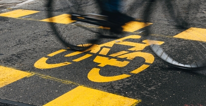 Fenntarthatóbb Baross utcai közlekedés – elkészültek a kerékpáros és forgalomcsi