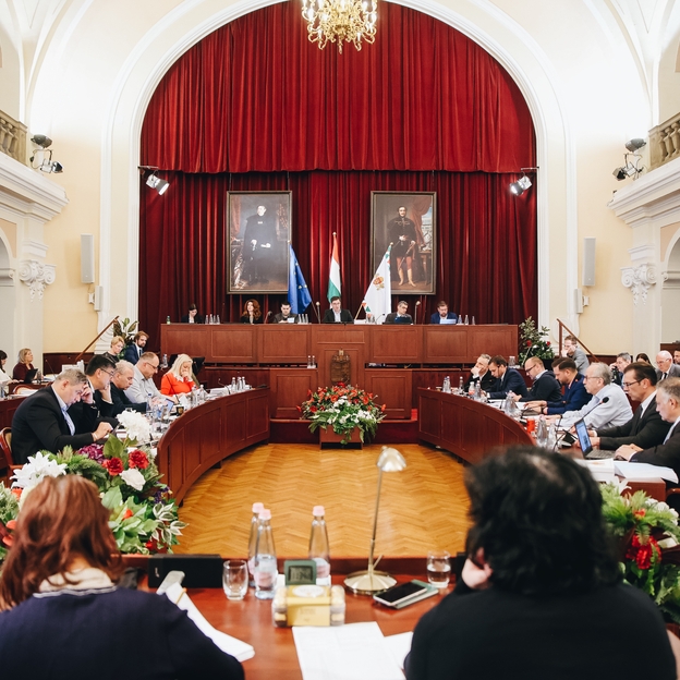 Diákönkormányzat, klímaügynökség, a Duna-partok rendezése – az áprilisi közgyűlés döntései
