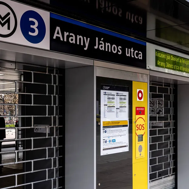 Arany János utca metrómegálló