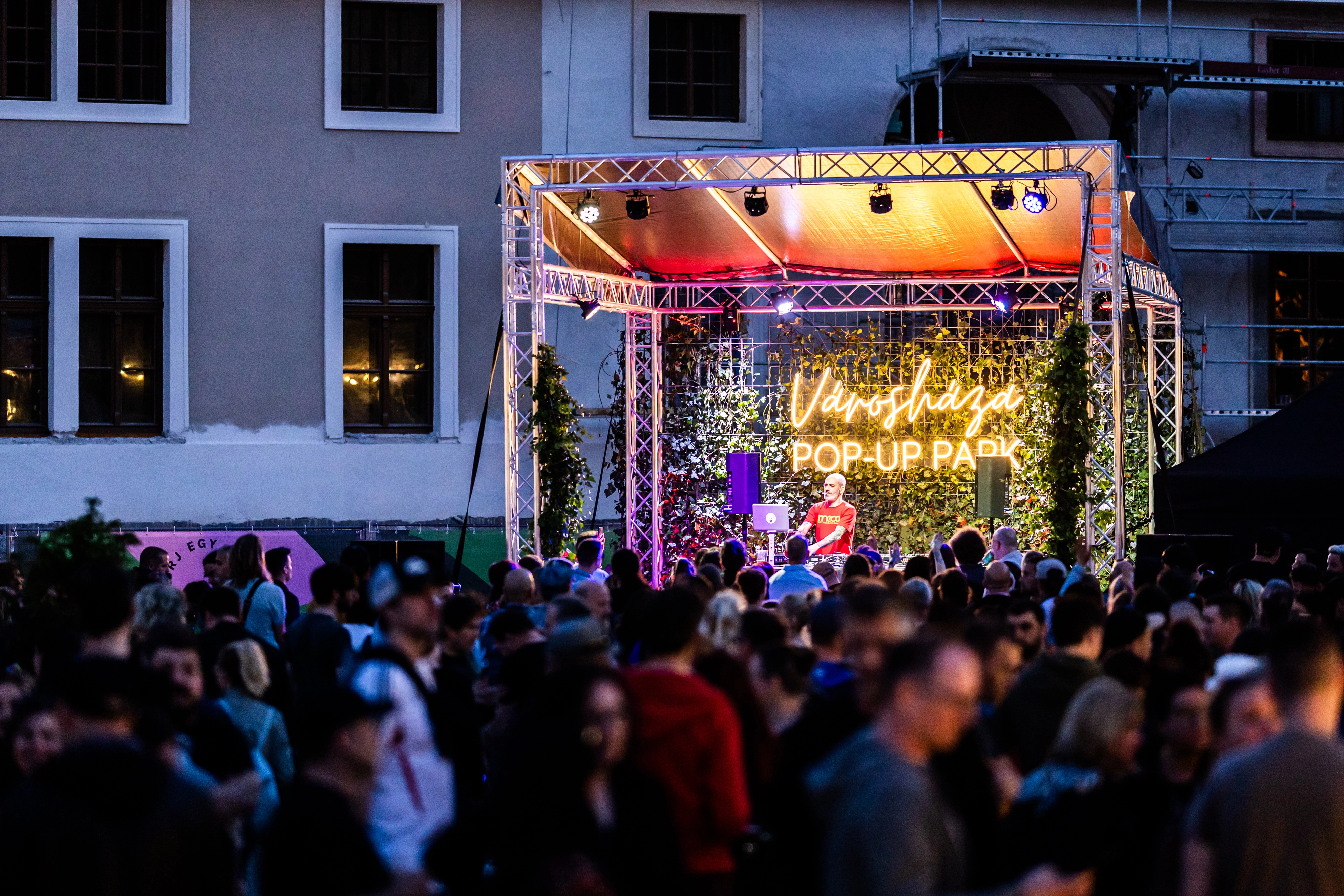 Koncert a Városháza PopUp Park nyitóhétvégéjén