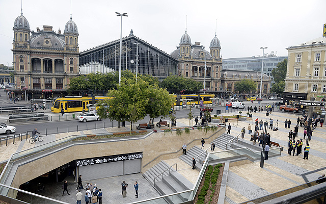 A reconstruction of the Nyugati square was supported by the Municipality of Budapest with 300 million forints